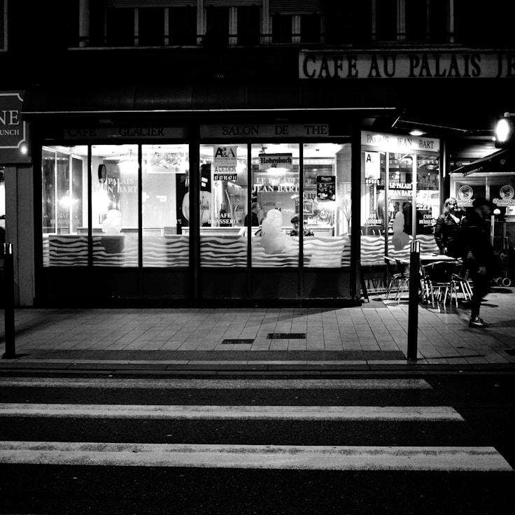 Outdoor terrace seating suitable for families in Springfield